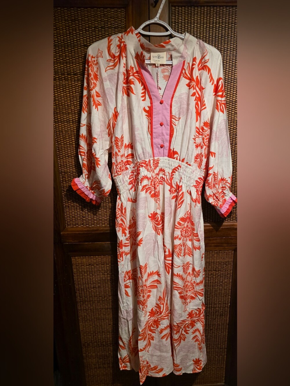 Umgee Cream NWT Midi Dress with Red Floral PTP 21 Size M - Picture 2 of 5